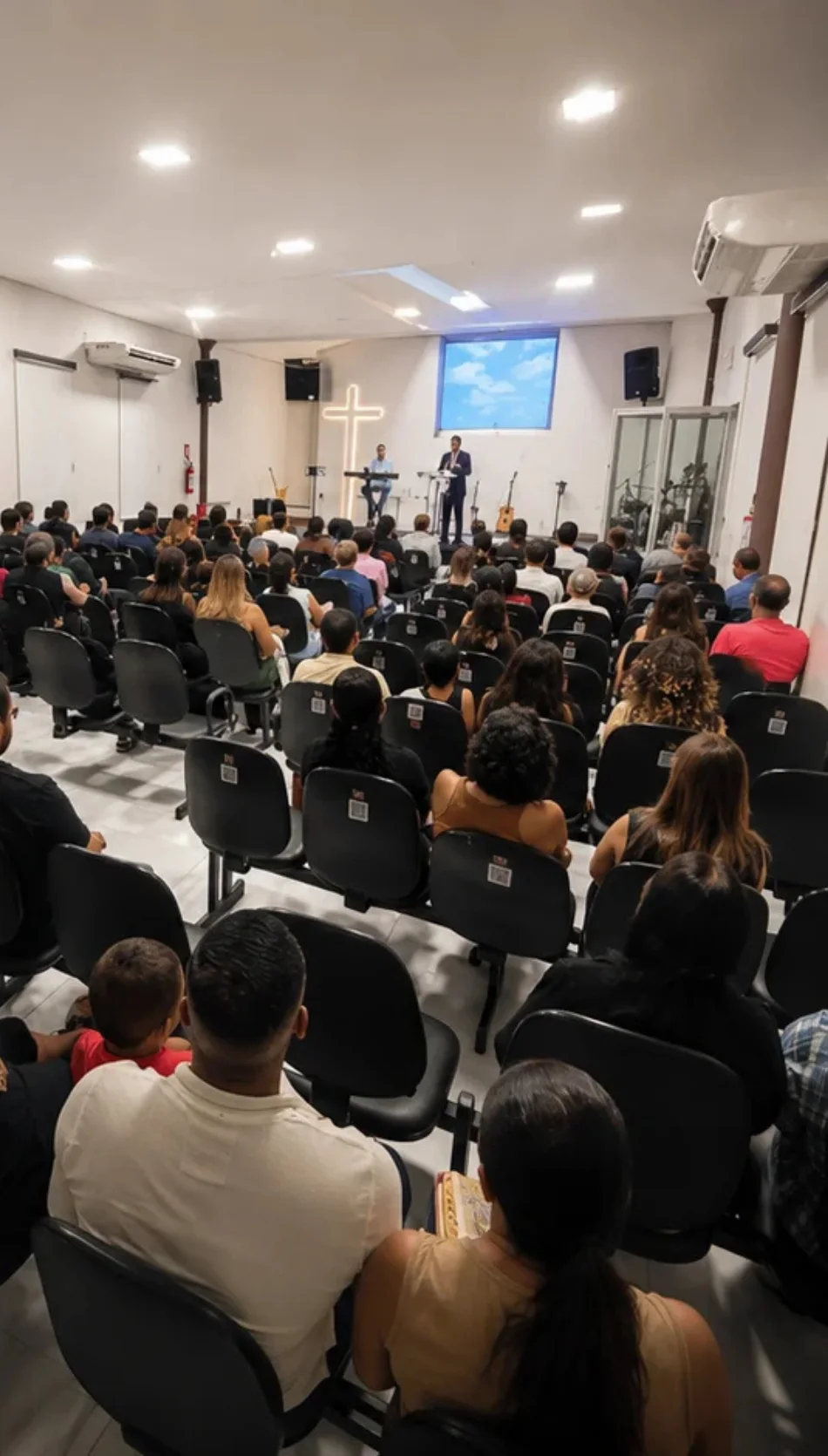 Membros reunidos em culto na Igreja Batista Calvário